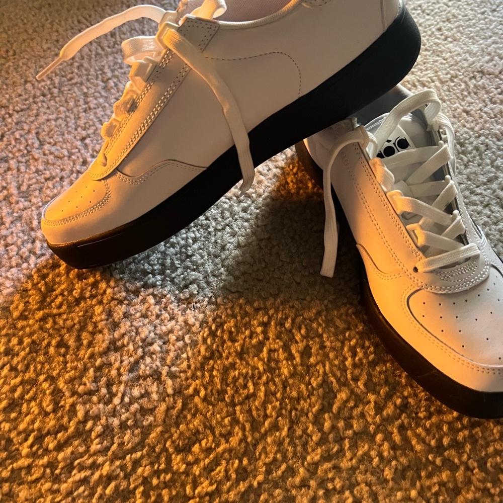 Diadora Sneakers new! Size US 9.5 fits like a size 10 - Picture 5 of 5
